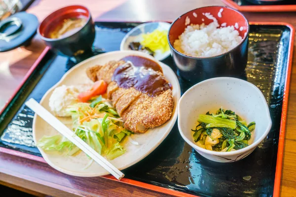 日本の食スタイル照り焼きチキンご飯 — ストック写真