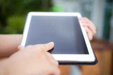elini tutmak beyaz tablet