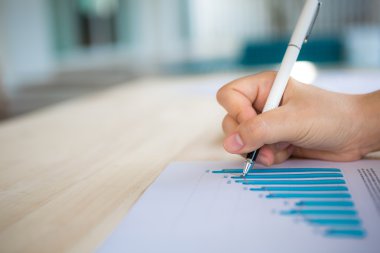 el yazma tablosundaki çeşitli finansal listelerinde