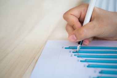 el yazma tablosundaki çeşitli finansal listelerinde