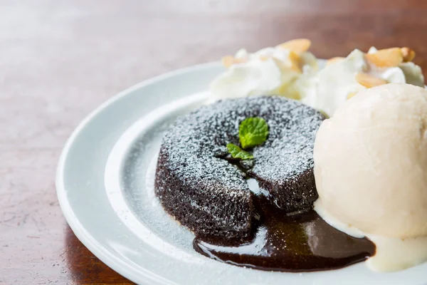 Bolo de lava de chocolate — Fotografia de Stock