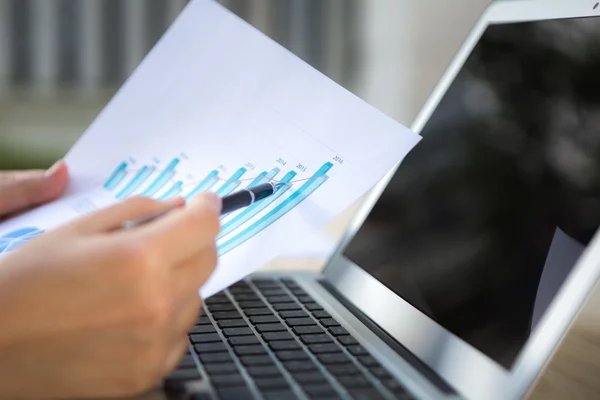 Close-up of business person use laptop with financial diagram — Stock Photo, Image