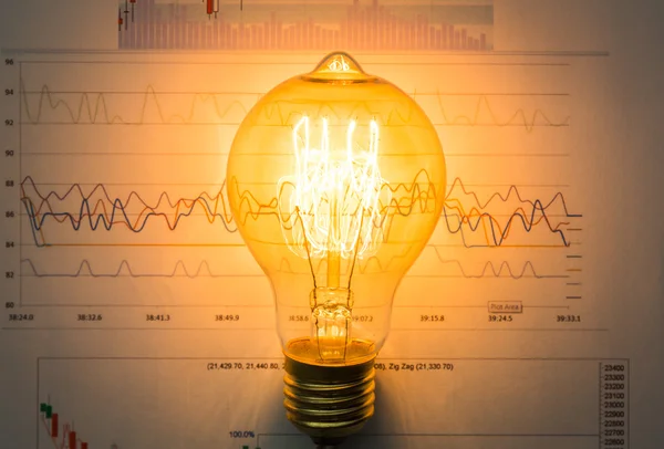 ビジネス グラフと電球 — ストック写真