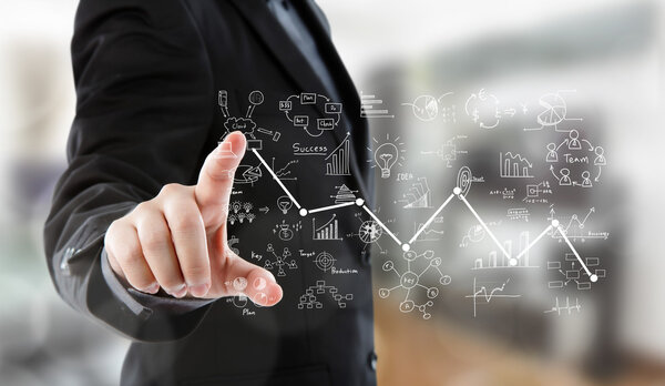 Деловой человек нажимает высокотехнологичный тип современного графа
