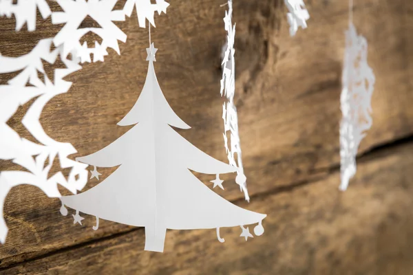 クリスマス デコレーション スノーフレーク、ov をぶら下げクリスマス ツリー ペーパー — ストック写真