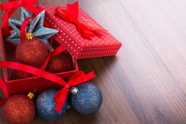 Décoration de Noël sur table en bois — Photo