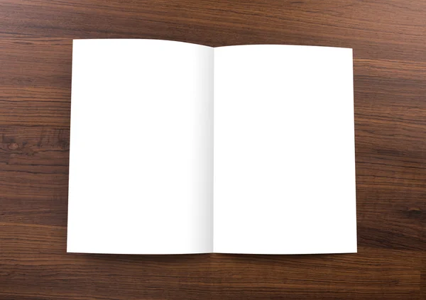 空白的目录、 小册子，模拟了对木材的背景 — 图库照片
