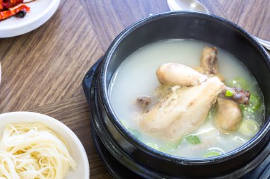 Ginseng Kore yemeği tavuk çorbası