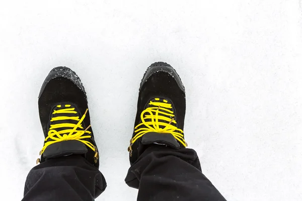 白い雪を靴します。 — ストック写真