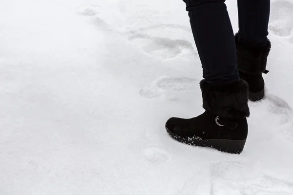 Shoe in white snow — Stock Photo, Image