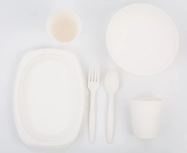 Набор посуды из небеленого растительного волокна: тарелка, ложка — стоковое фото