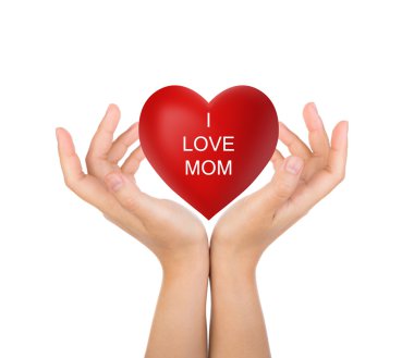 mutlu anneler günü kırmızı kalp kadın elinde