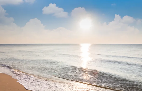 Puesta de sol sobre el mar — Foto de Stock