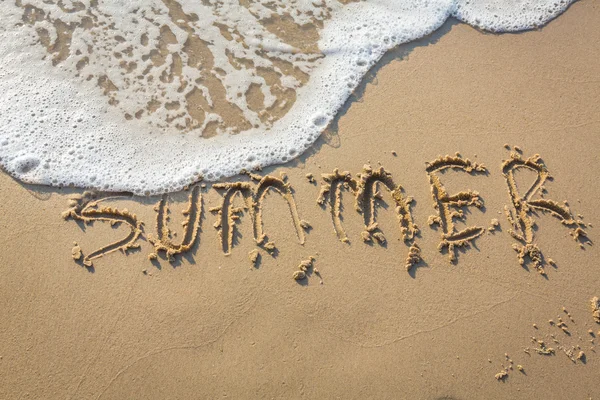 Palavra de verão na praia do mar — Fotografia de Stock