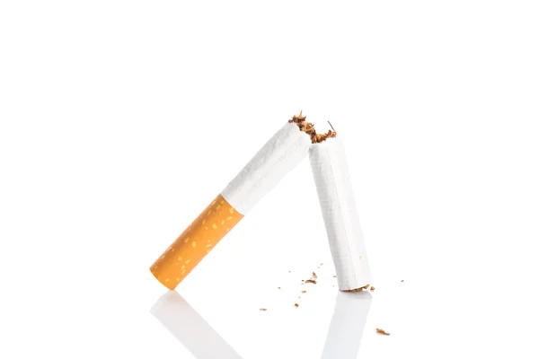 World No Tobacco Day: Brudt cigaret isoleret på hvid backgr - Stock-foto