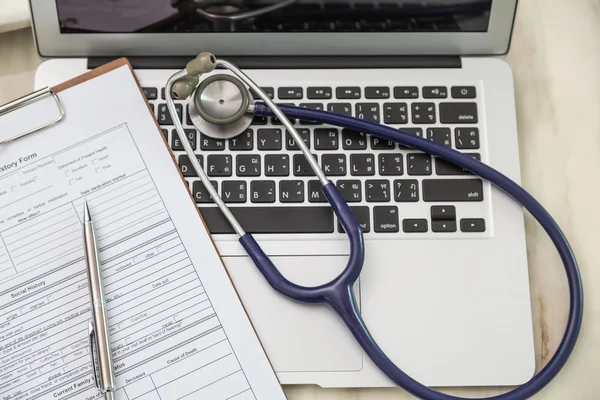 Stethoscope and prescription on laptop — Stock Photo, Image