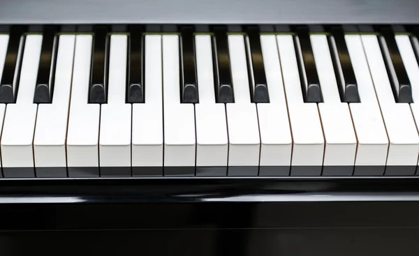 Tasti per pianoforte in bianco e nero — Foto Stock