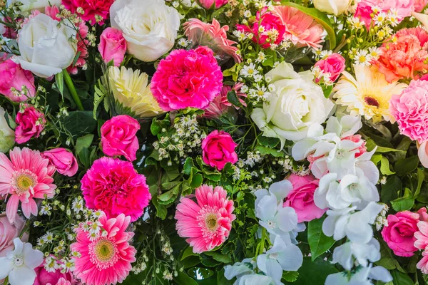 Lindas flores em cerimônia de casamento — Fotografia de Stock