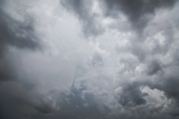 Nuvole di tempesta prima della pioggia — Foto Stock