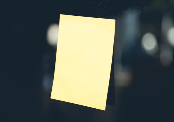 Blank sticky note on The refrigerator — Stock Photo, Image