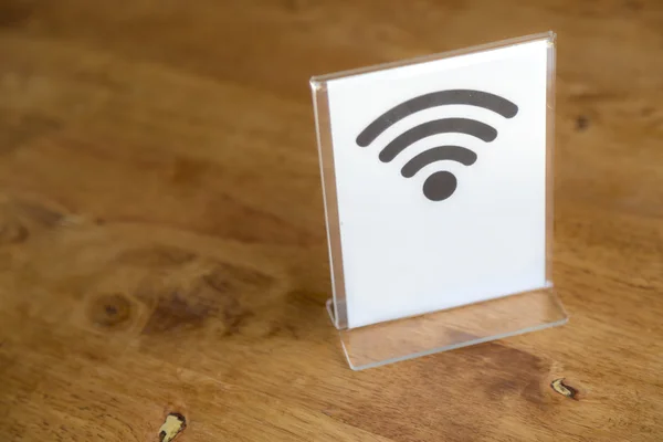 Free Wifi sign on table — Stock Photo, Image