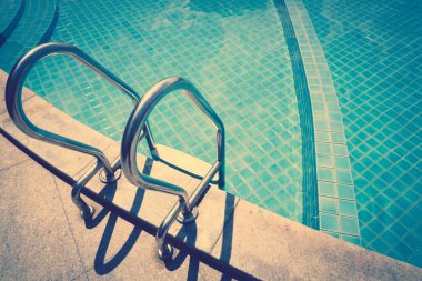 Yüzme Havuzu ile merdiven (vintage eff filtre uygulanmış görüntü işleme