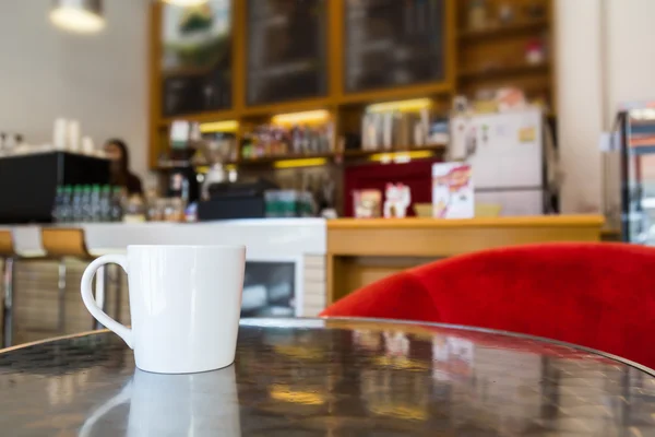 Coffee cup on table in cafe — Stock Photo, Image