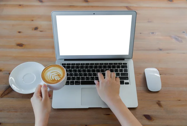 Close-up van het bedrijfsleven vrouw hand typen op laptop toetsenbord — Stockfoto