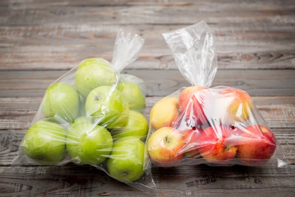 Pommes Dans Des Sacs En Plastique — Photo