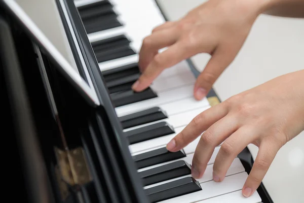 Woman hands  playing piano — Stock Photo, Image