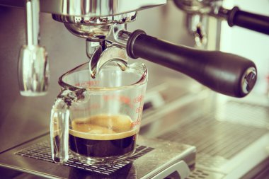 Espresso kahve dükkanında hazırlar