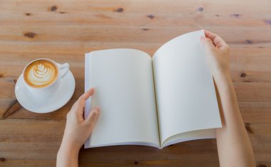 Ellerini aç boş katalog, dergi, kitap sahte