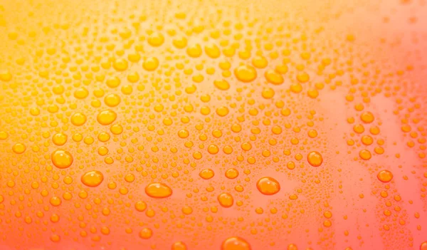 Gotas de água no chão amarelo — Fotografia de Stock