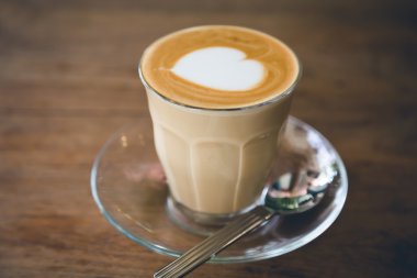 Kalpli bir fincan kahve.