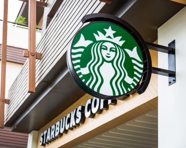 Krabi, Tayland - 18 Temmuz 2015: Starbucks kahve en büyük kahvehane şirketi