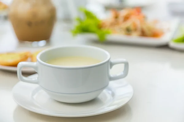 Sopa de creme em uma mesa — Fotografia de Stock