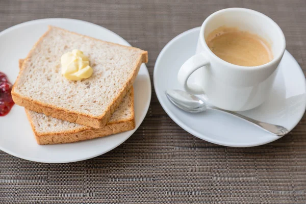 Desayuno con tostadas y café. — Foto de Stock