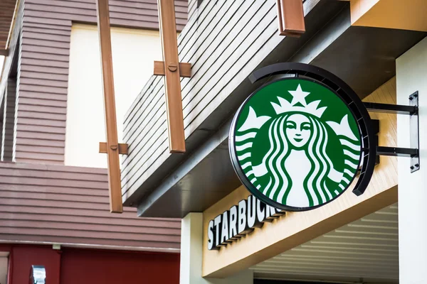 KRABI, THAILAND - July 18, 2015: Starbucks Coffee. Starbucks is largest coffeehouse company — Stock Photo, Image