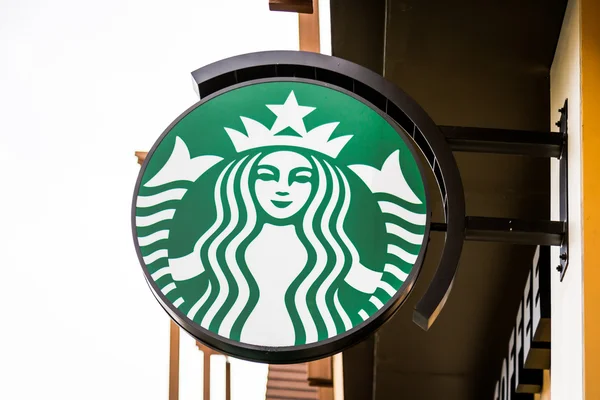 Krabi, Thailand - 18 juli 2015: Starbucks koffie. Starbucks is grootste koffiehuis bedrijf — Stockfoto