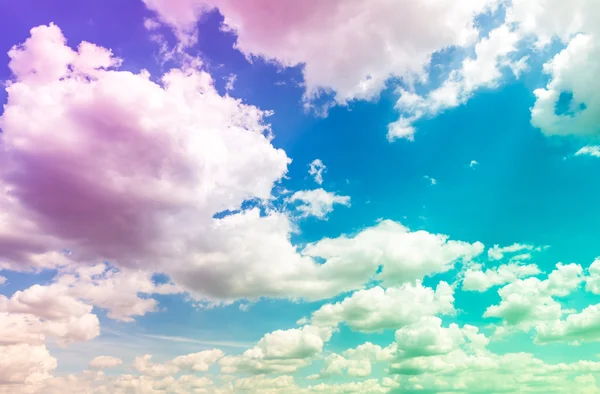 Nuvens em azul sk — Fotografia de Stock