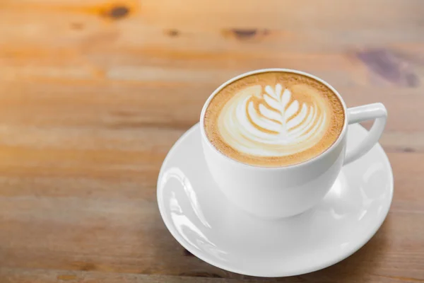 Latte kaffe på bordet — Stockfoto