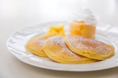 Dondurma ile Pan kek