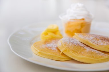 Dondurma ile Pan kek