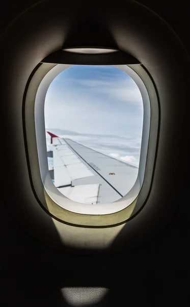 Ala da janela do avião — Fotografia de Stock