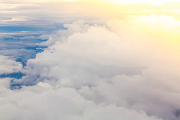 Nubes en el cielo azul —  Fotos de Stock