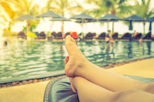 Female legs by swimming pool — Stock Photo, Image