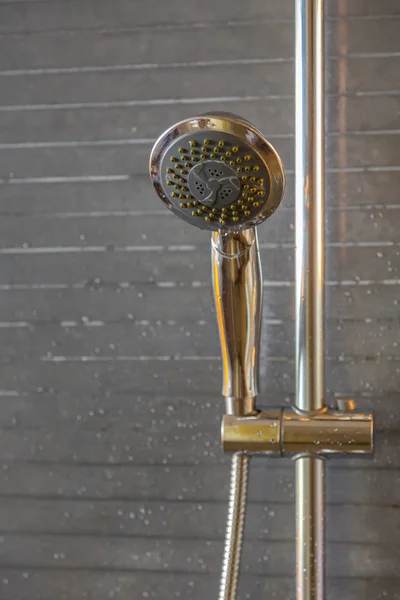 Shower while running water — Stock Photo, Image