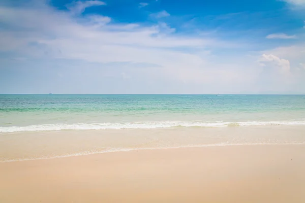 Mare e cielo azzurri — Foto Stock