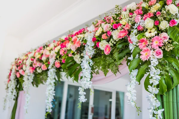 Flores en la ceremonia de boda — Foto de Stock