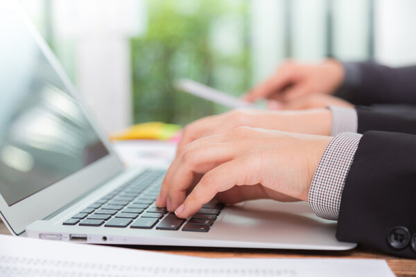 Бизнес-люди в офисе